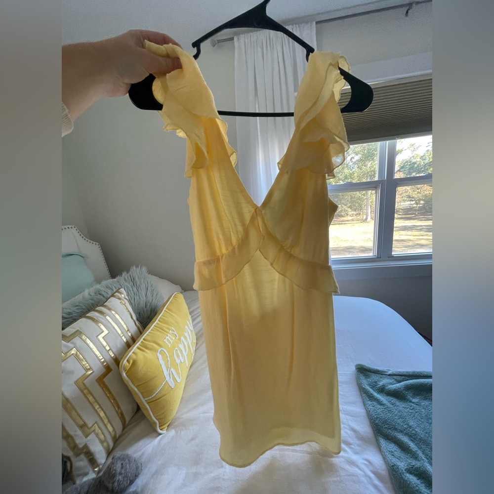 Ruffle sleeve flowey yellow dress